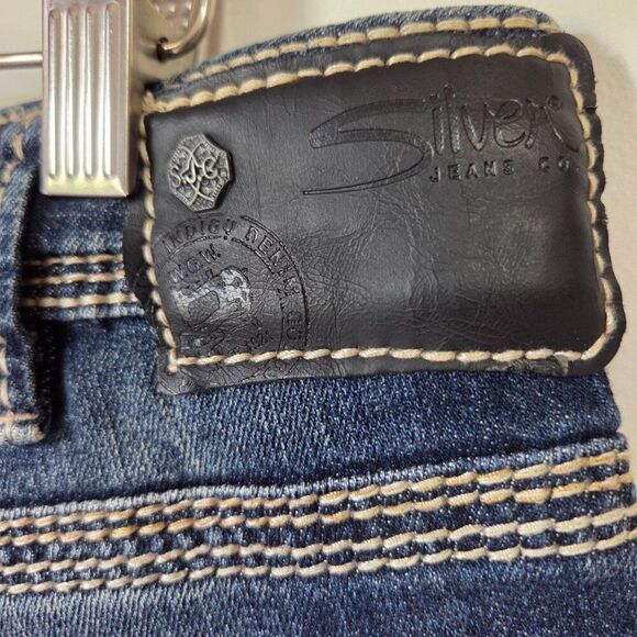 LIKE NEW SILVER JEANS SUKI HIGH SHORTS SIZE 31 W - Picture 8 of 16